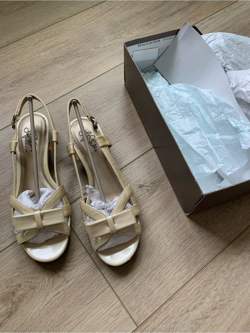 Life Stride 8.5M Champagne Dress Wedge Sandals Maradar Great Condition